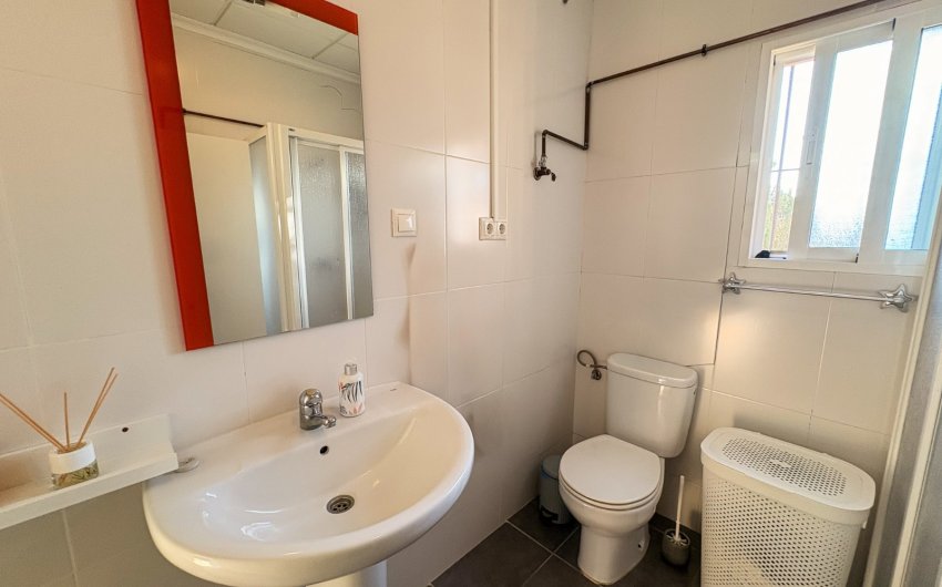 Herverkoop - Herenhuis -
Crevillente