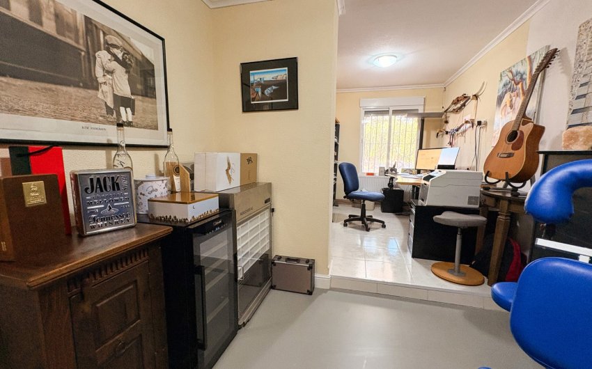 Herverkoop - Herenhuis -
Crevillente