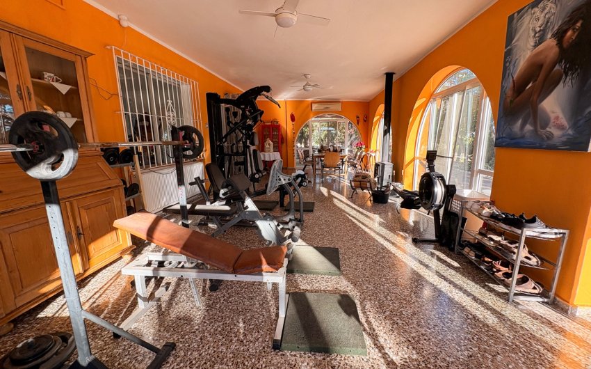 Herverkoop - Herenhuis -
Crevillente