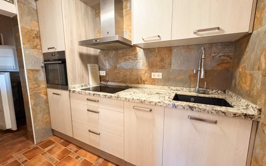 Herverkoop - Herenhuis -
Crevillente