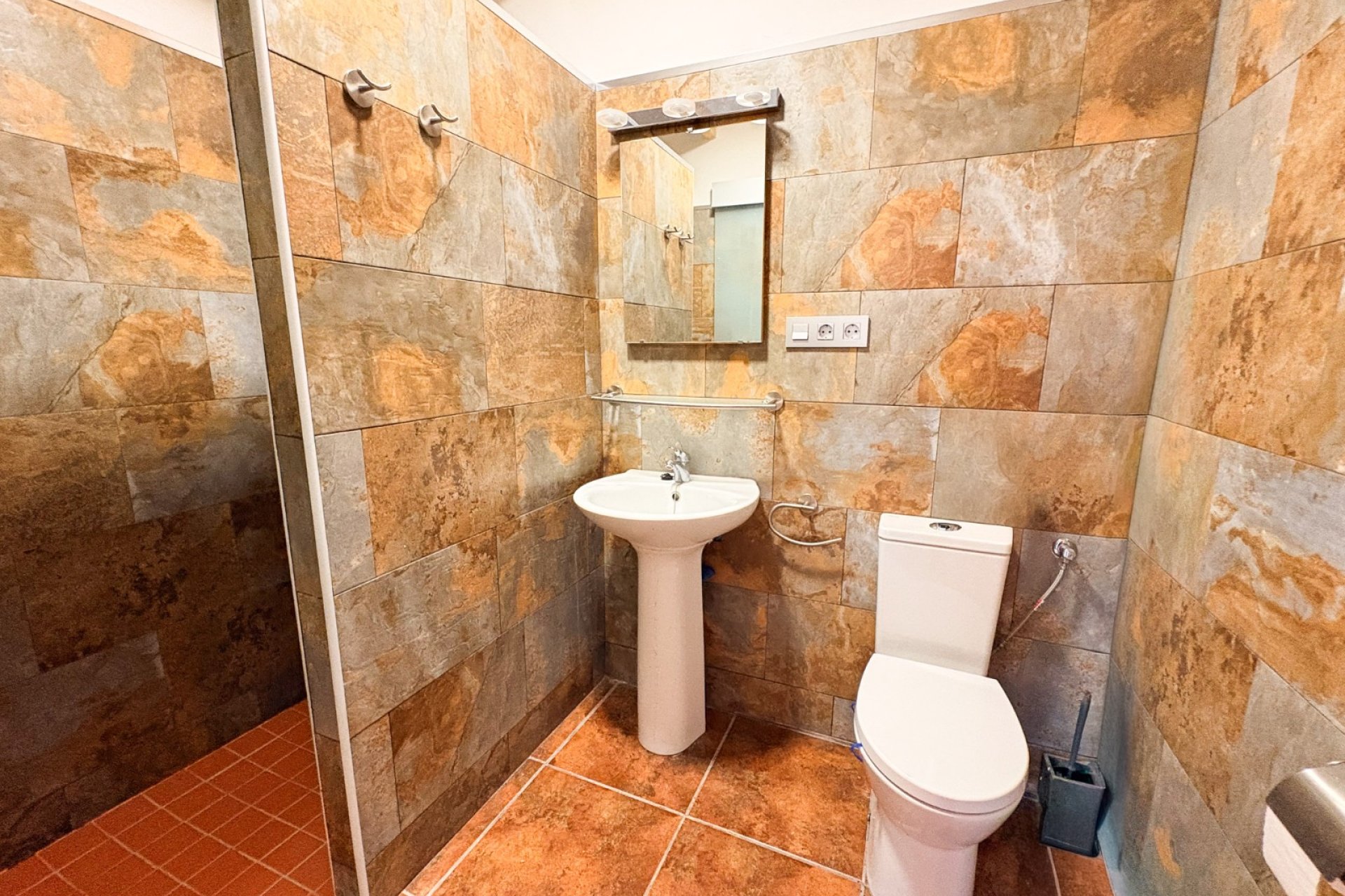 Herverkoop - Herenhuis -
Crevillente