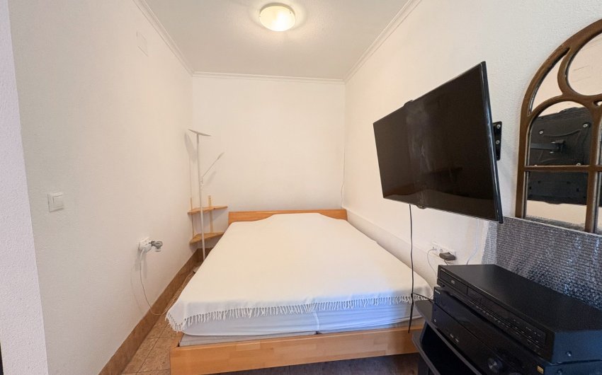 Herverkoop - Herenhuis -
Crevillente