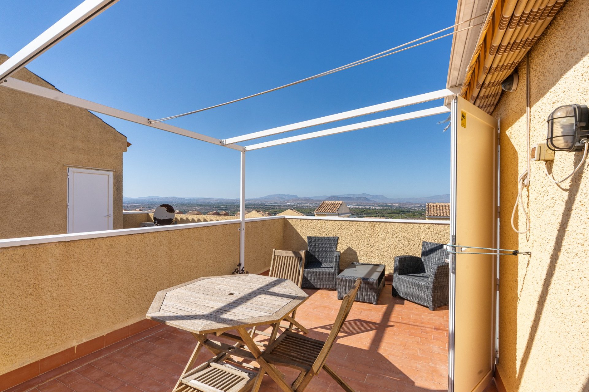 Herverkoop - Herenhuis -
Gran Alacant - Monte y Mar