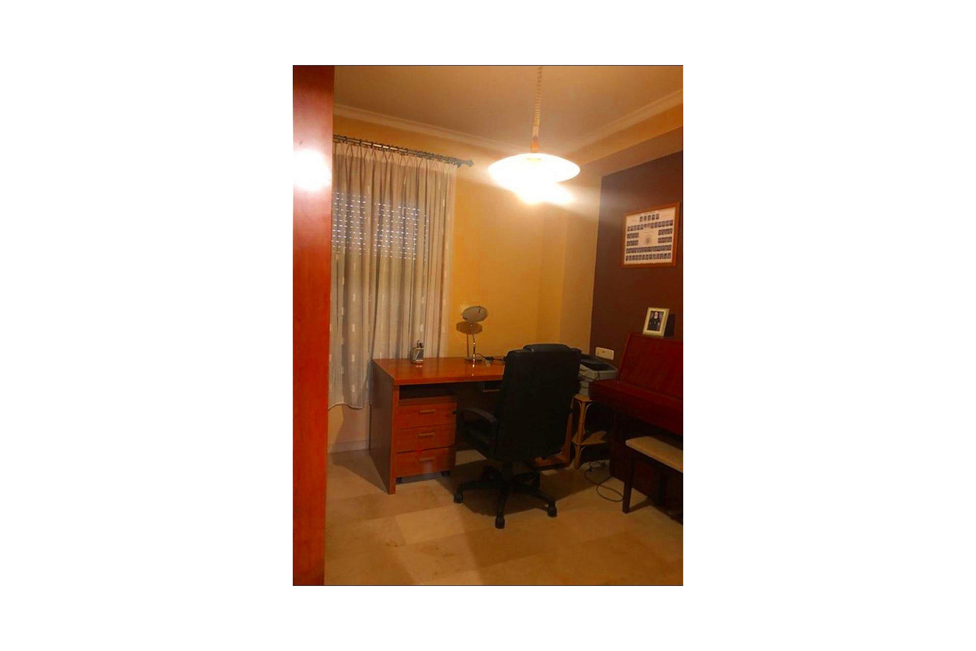 Herverkoop - Herenhuis -
La Nucía - town