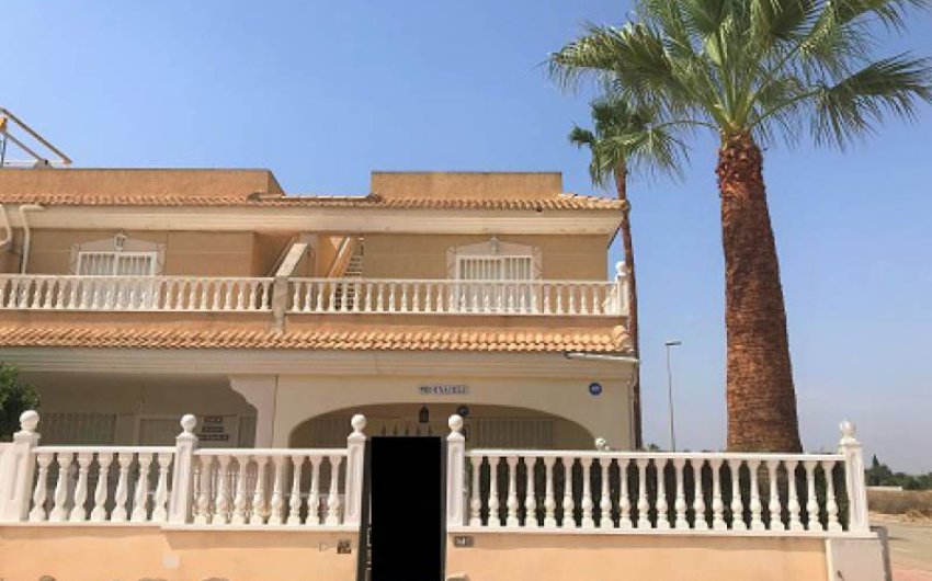 Herverkoop - Herenhuis -
Los Alcazares - Gated complex El Divino