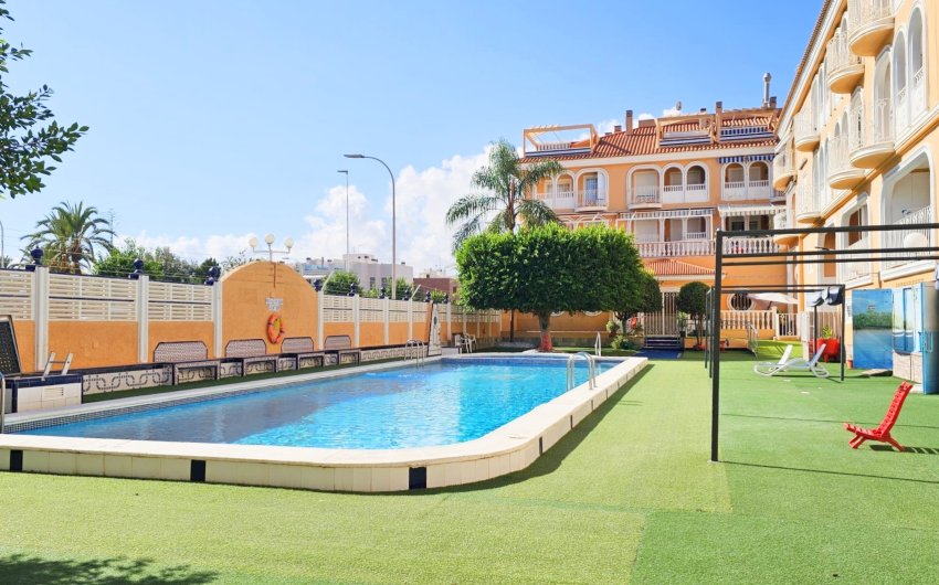 Herverkoop - Herenhuis -
Los Alcazares