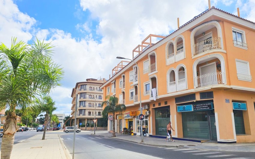 Herverkoop - Herenhuis -
Los Alcazares