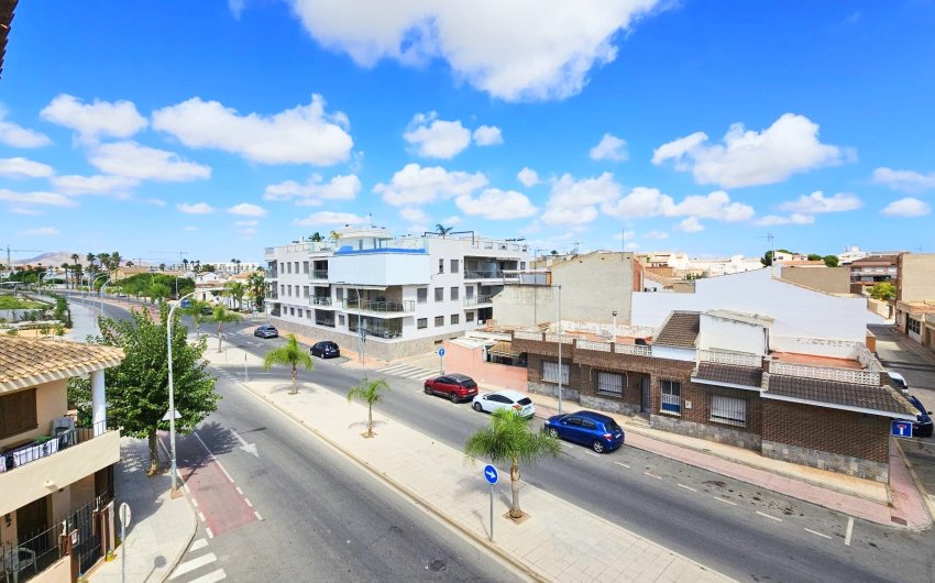 Herverkoop - Herenhuis -
Los Alcazares