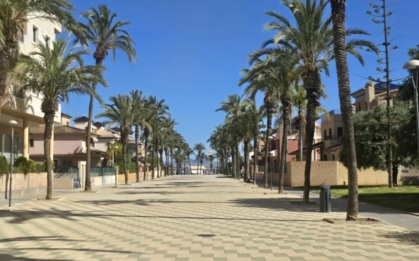 Herverkoop - Herenhuis -
Los Alcazares