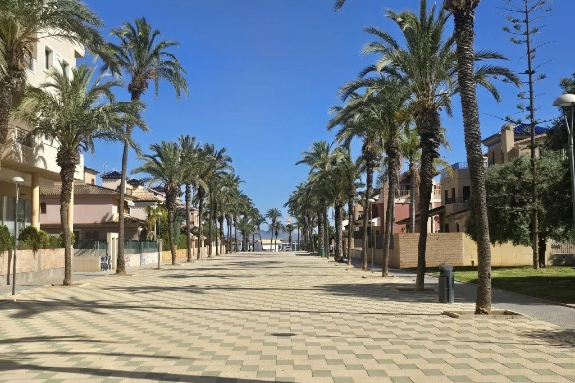 Herverkoop - Herenhuis -
Los Alcazares