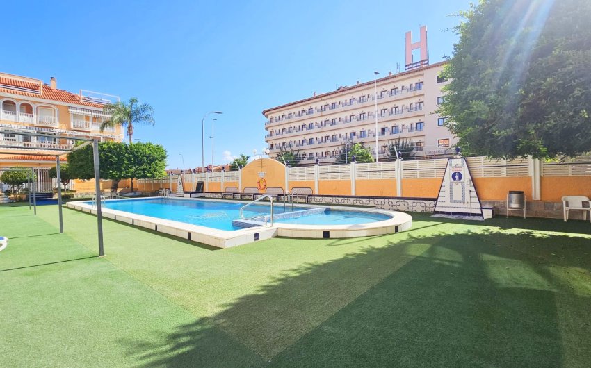 Herverkoop - Herenhuis -
Los Alcazares