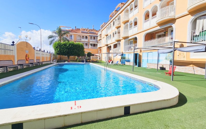 Herverkoop - Herenhuis -
Los Alcazares