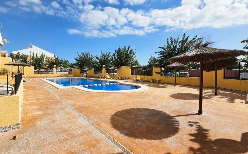 Herverkoop - Herenhuis -
Los Alcazares