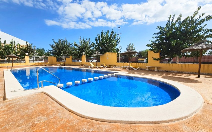 Herverkoop - Herenhuis -
Los Alcazares