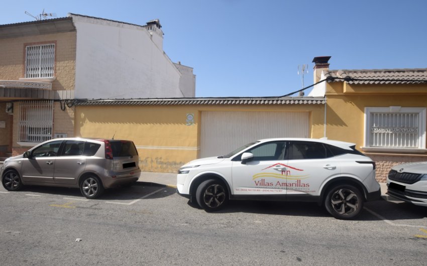 Herverkoop - Herenhuis -
Los Montesinos