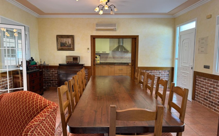 Herverkoop - Herenhuis -
Los Montesinos