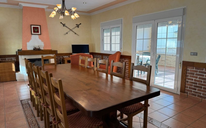 Herverkoop - Herenhuis -
Los Montesinos