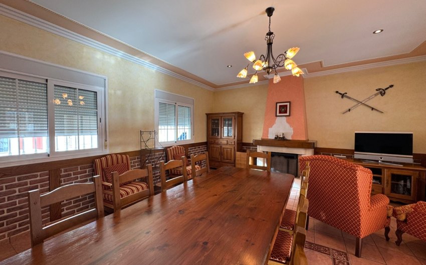 Herverkoop - Herenhuis -
Los Montesinos