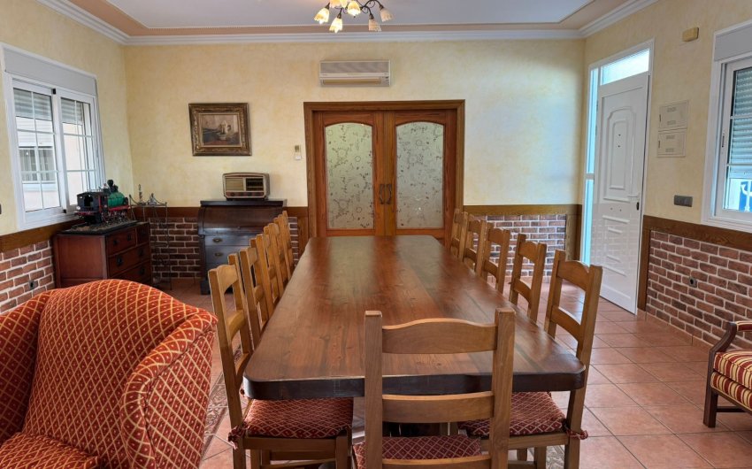 Herverkoop - Herenhuis -
Los Montesinos