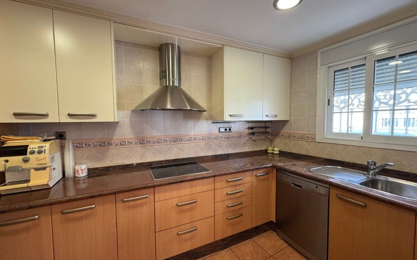 Herverkoop - Herenhuis -
Los Montesinos