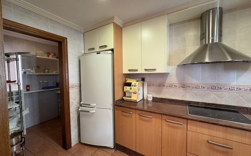 Herverkoop - Herenhuis -
Los Montesinos