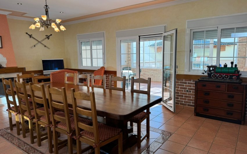 Herverkoop - Herenhuis -
Los Montesinos