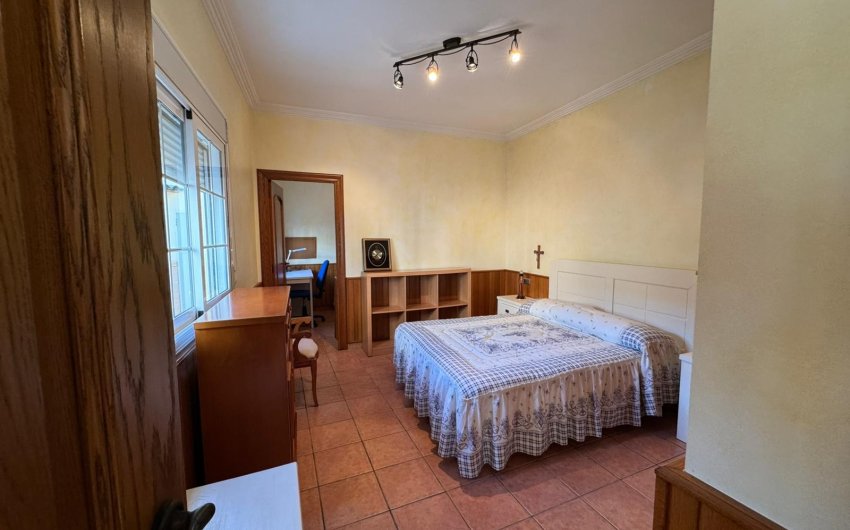 Herverkoop - Herenhuis -
Los Montesinos