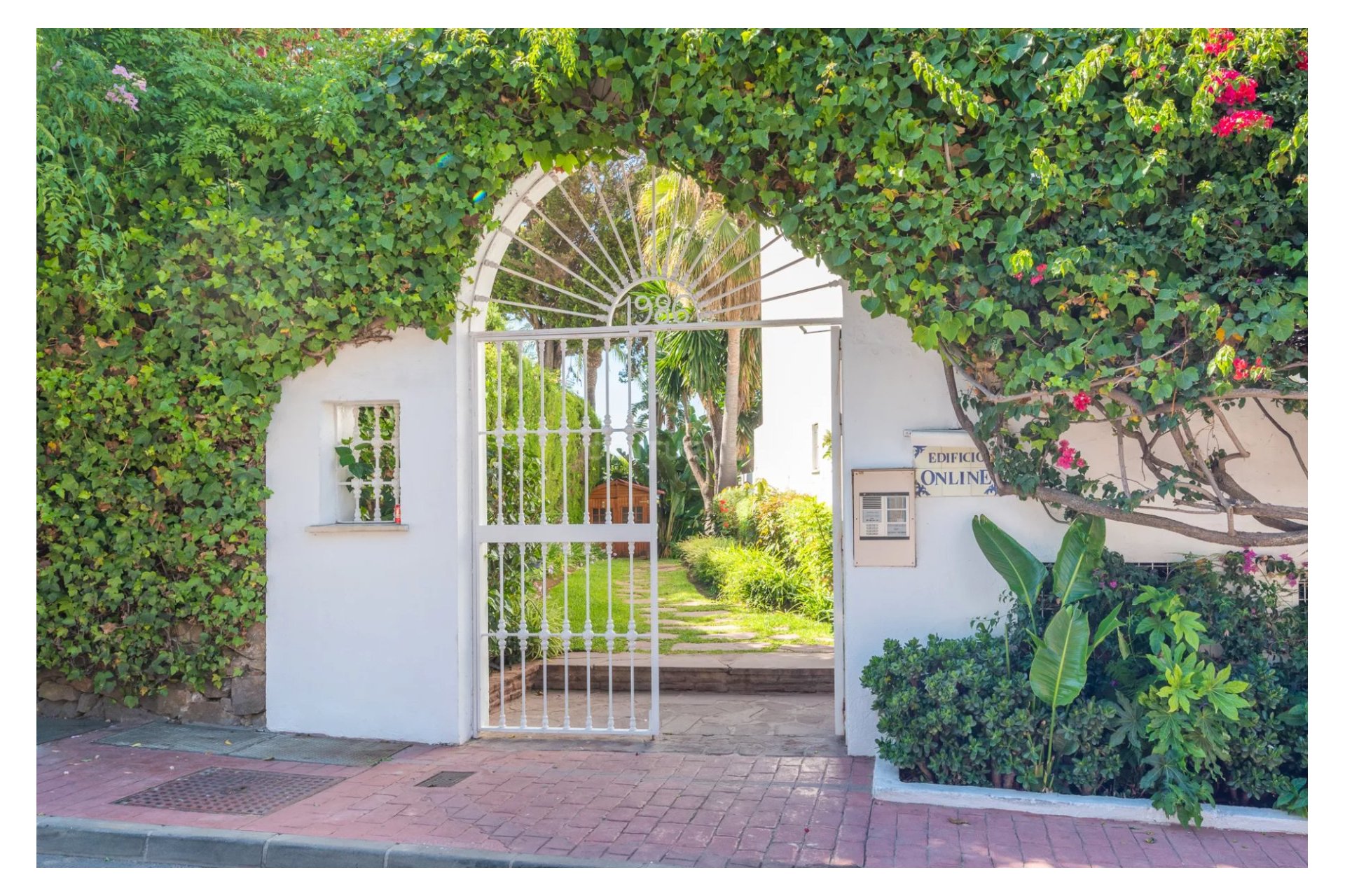 Herverkoop - Herenhuis -
Marbella - Puerto Banús