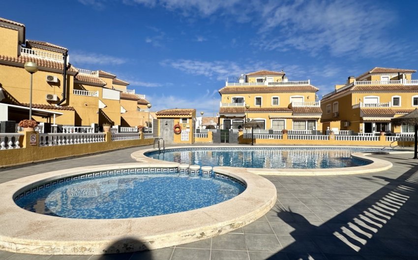 Herverkoop - Herenhuis -
Orihuela Costa - La Florida