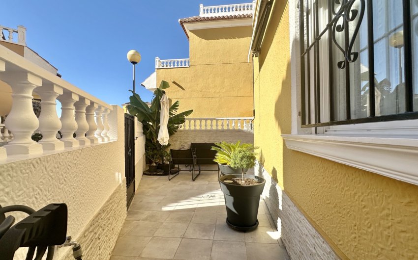 Herverkoop - Herenhuis -
Orihuela Costa - La Florida