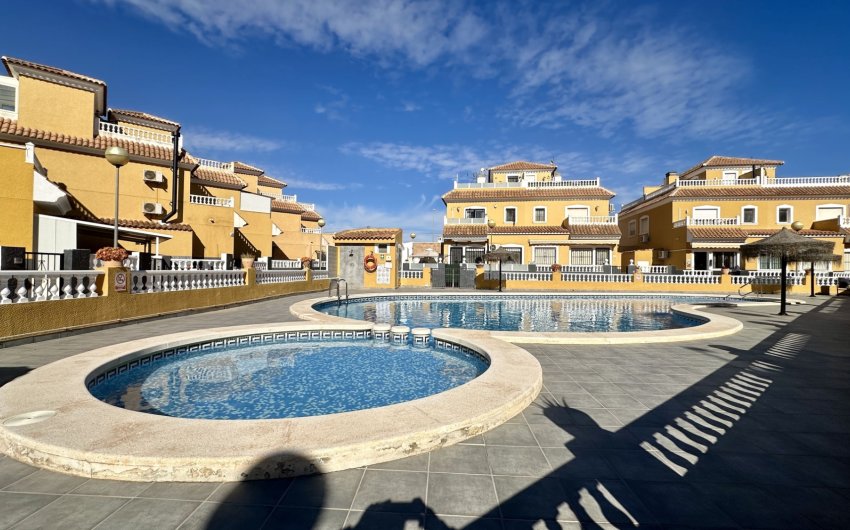 Herverkoop - Herenhuis -
Orihuela Costa - La Florida