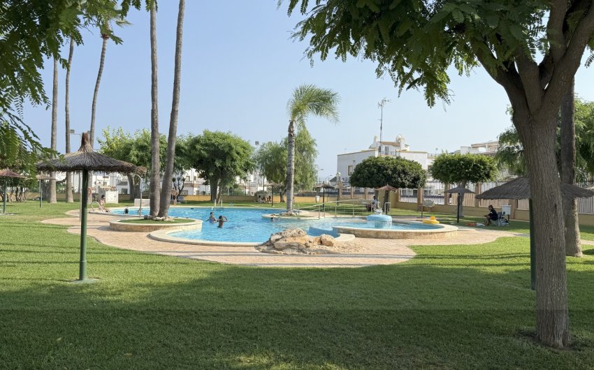 Herverkoop - Herenhuis -
Orihuela Costa - La Zenia