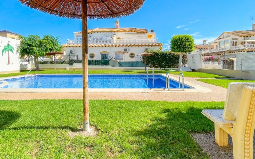 Herverkoop - Herenhuis -
Orihuela Costa - Los Altos *