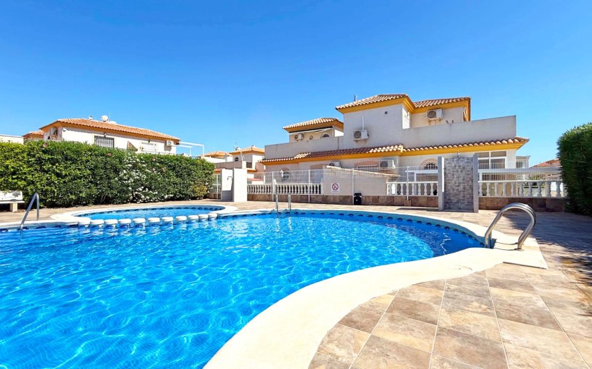 Herverkoop - Herenhuis -
Orihuela Costa - Playa Flamenca