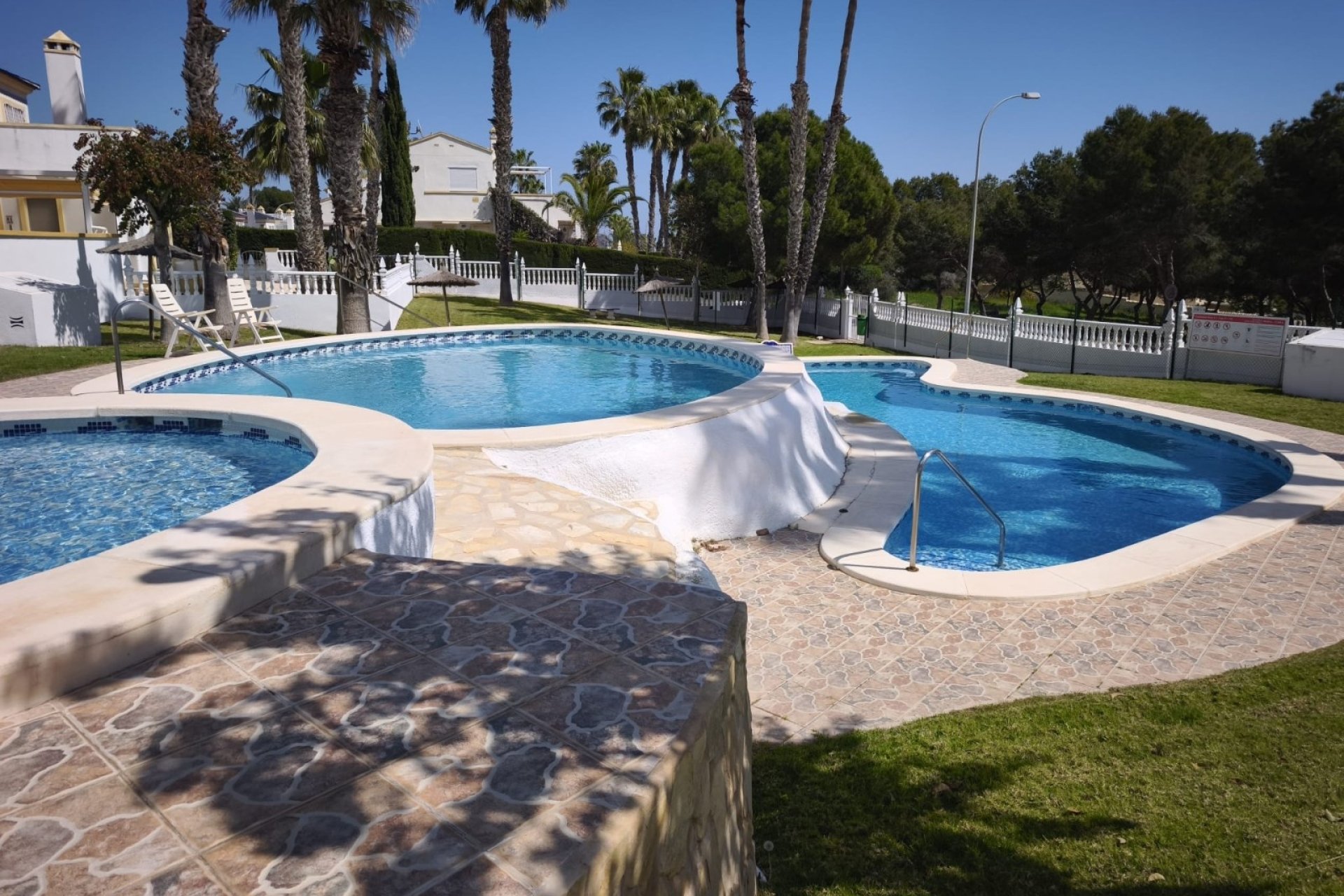 Herverkoop - Herenhuis -
Orihuela Costa - Villamartín