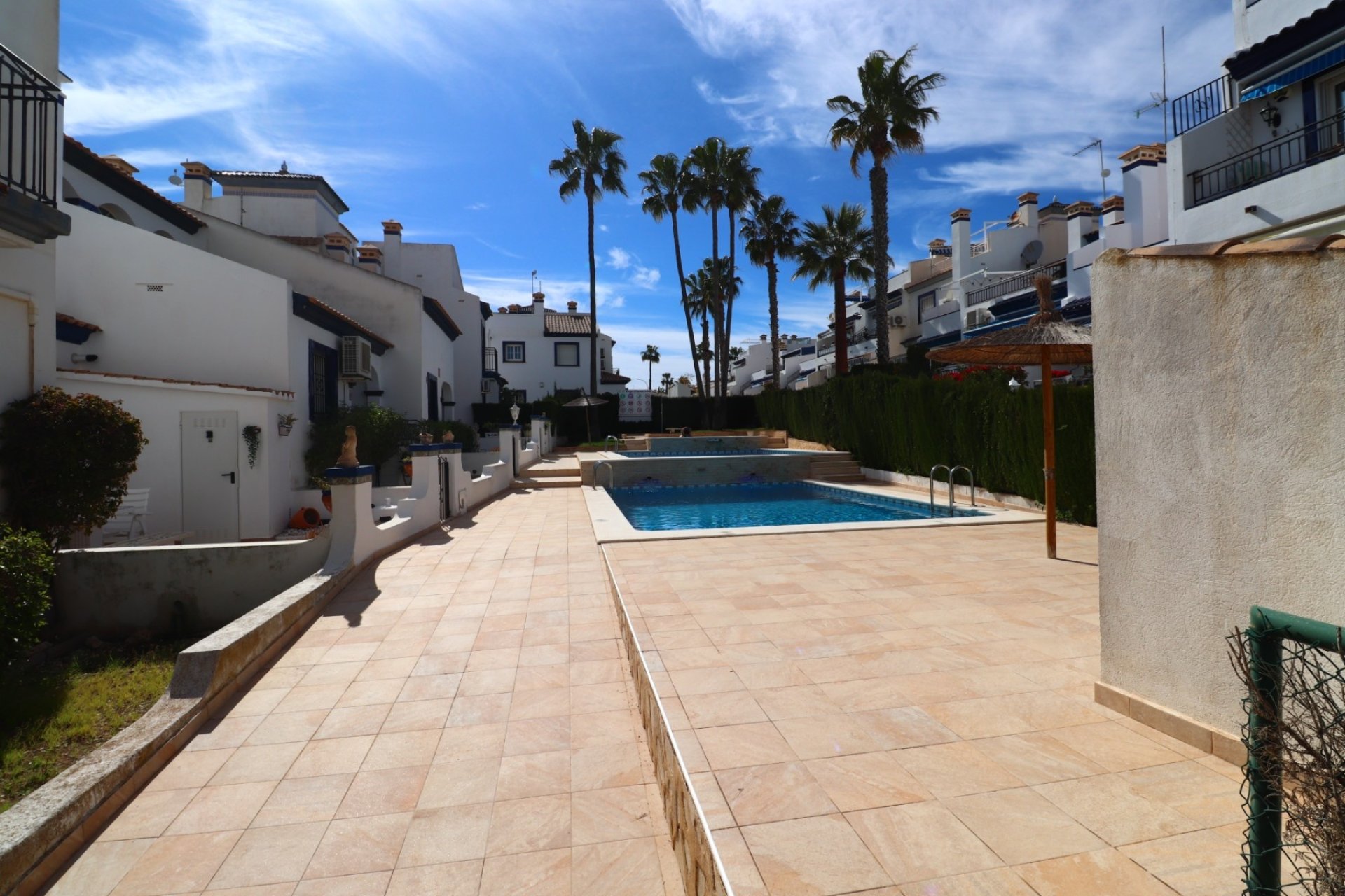 Herverkoop - Herenhuis -
Orihuela Costa - Villamartín