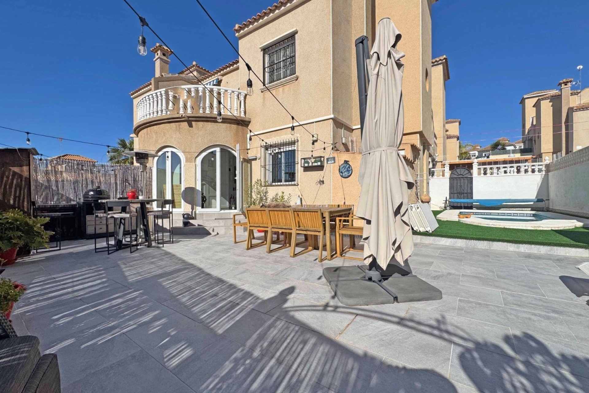 Herverkoop - Herenhuis -
Orihuela Costa - Villamartín