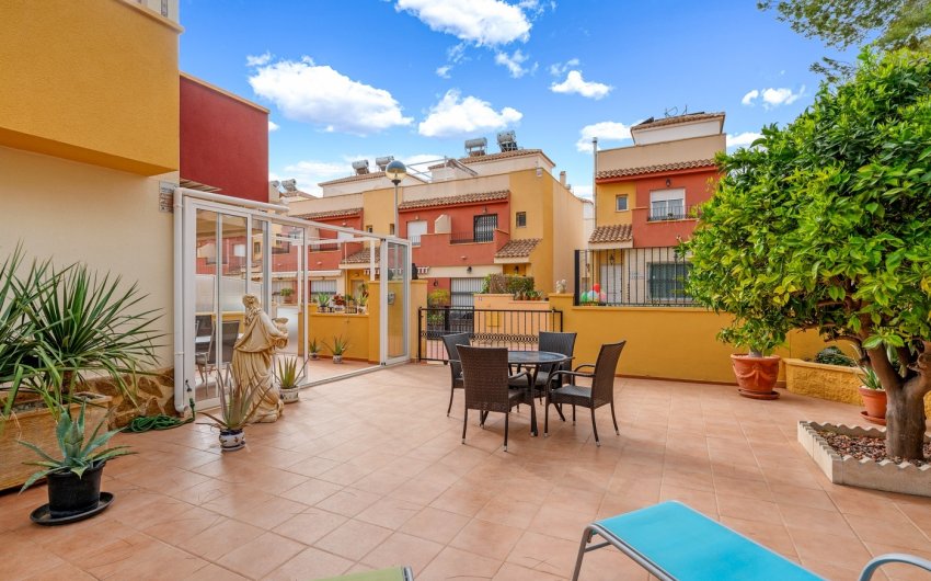 Herverkoop - Herenhuis -
Orihuela Costa - Villamartín