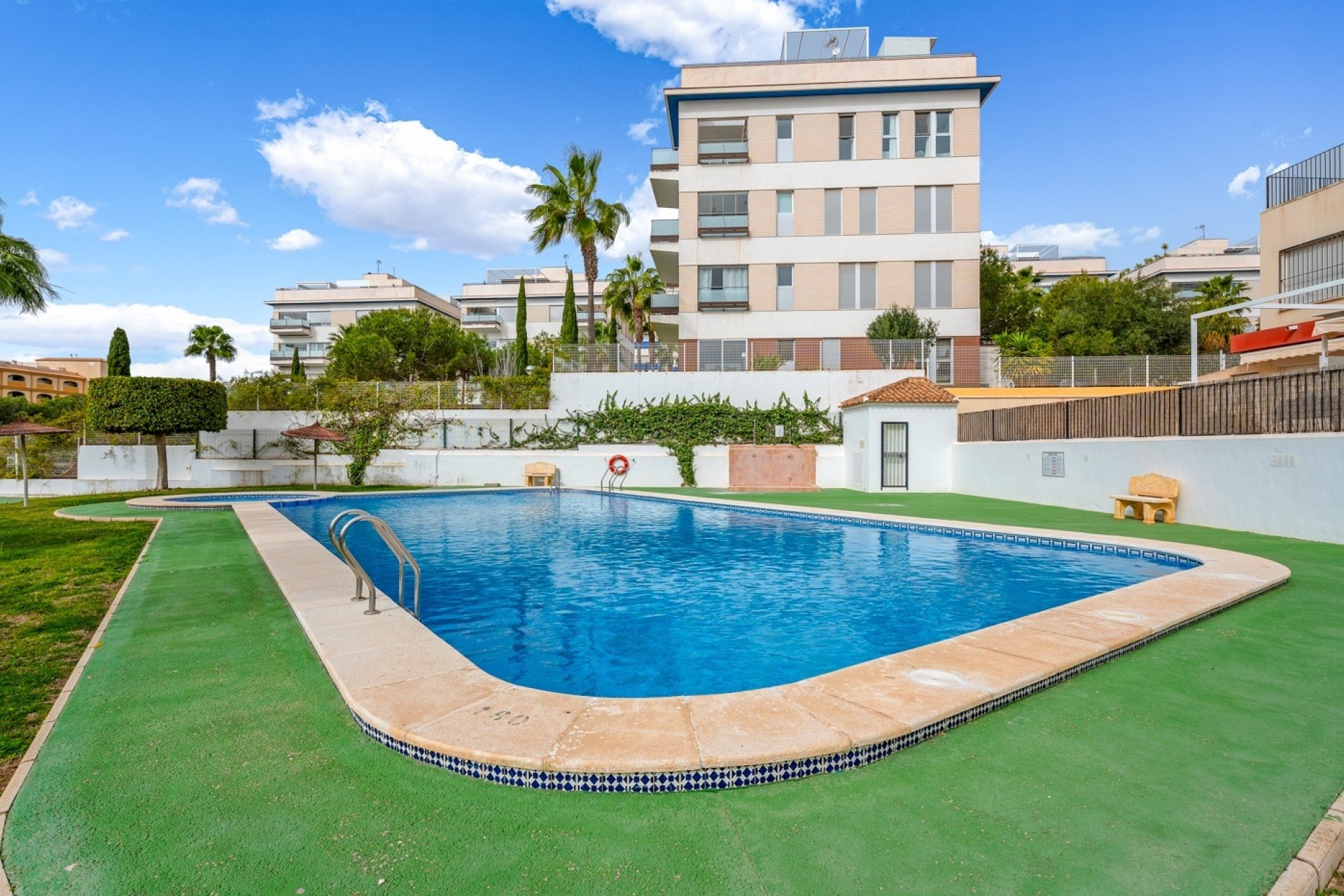 Herverkoop - Herenhuis -
Orihuela Costa - Villamartín