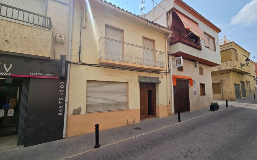 Herverkoop - Herenhuis -
Salinas