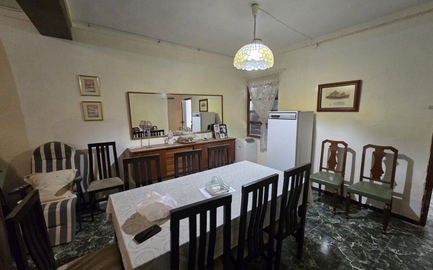 Herverkoop - Herenhuis -
Salinas