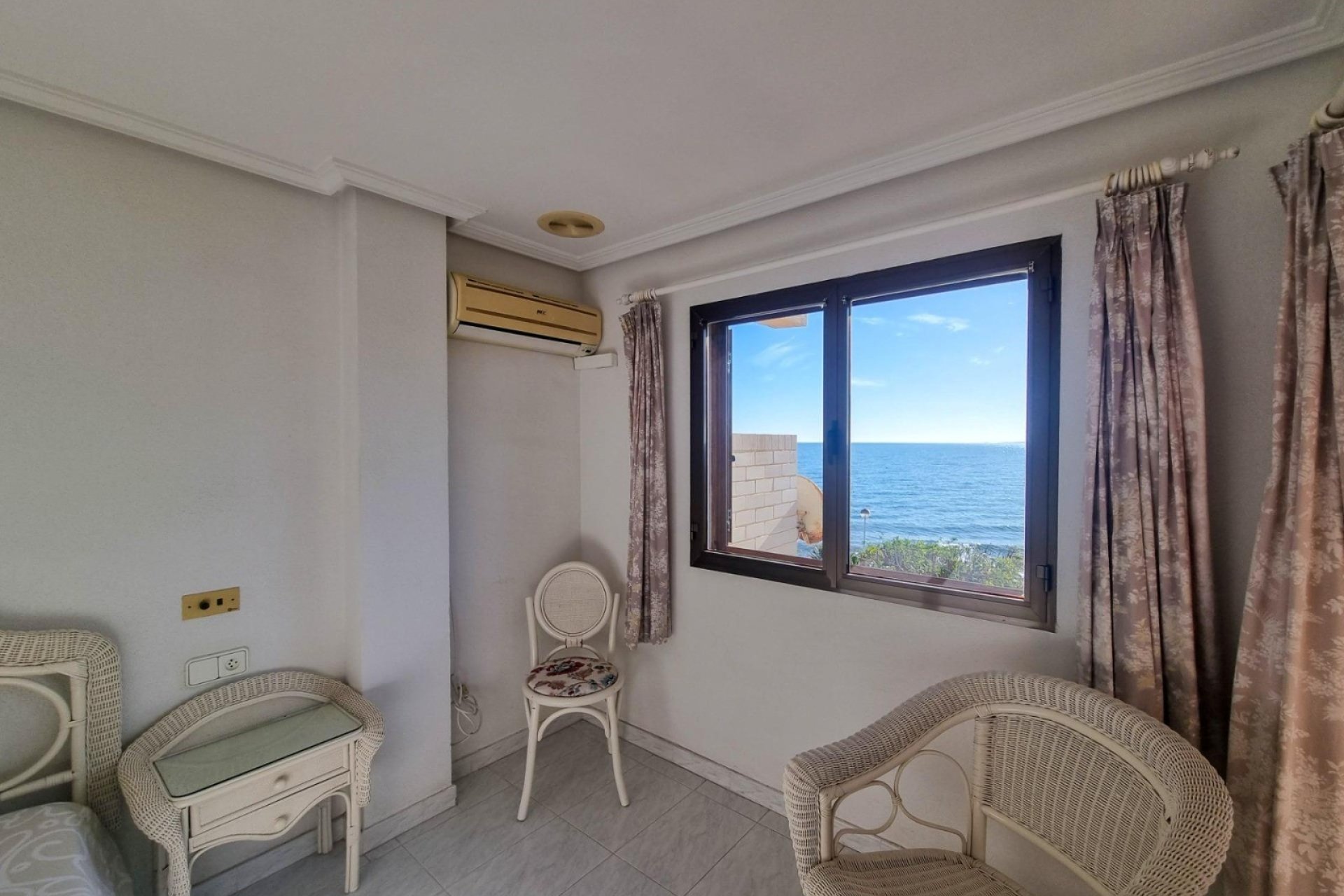 Herverkoop - Herenhuis -
Santa Pola - Playa del Este