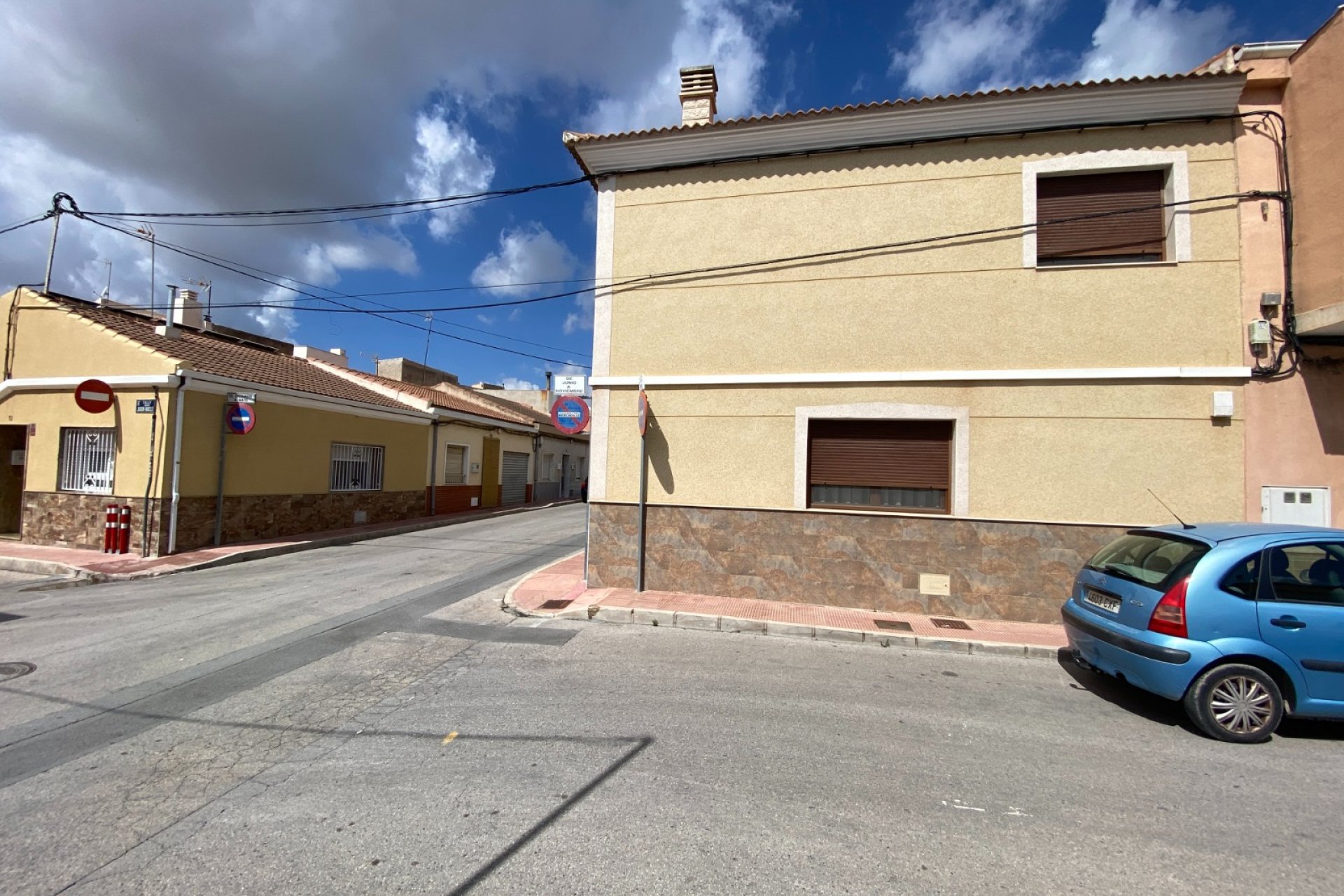 Herverkoop - Herenhuis -
Sax