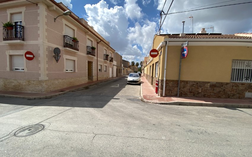 Herverkoop - Herenhuis -
Sax