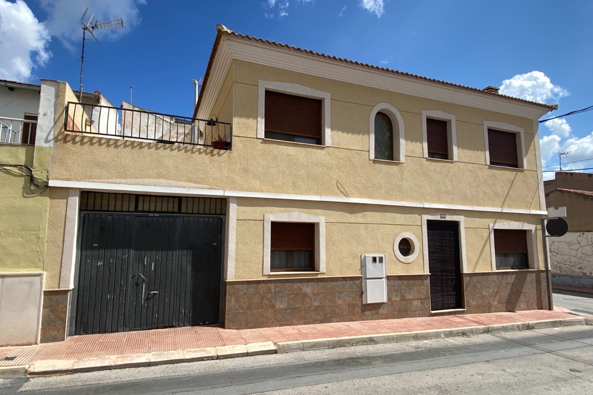 Herverkoop - Herenhuis -
Sax