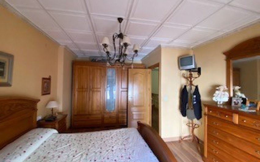 Herverkoop - Herenhuis -
Sax