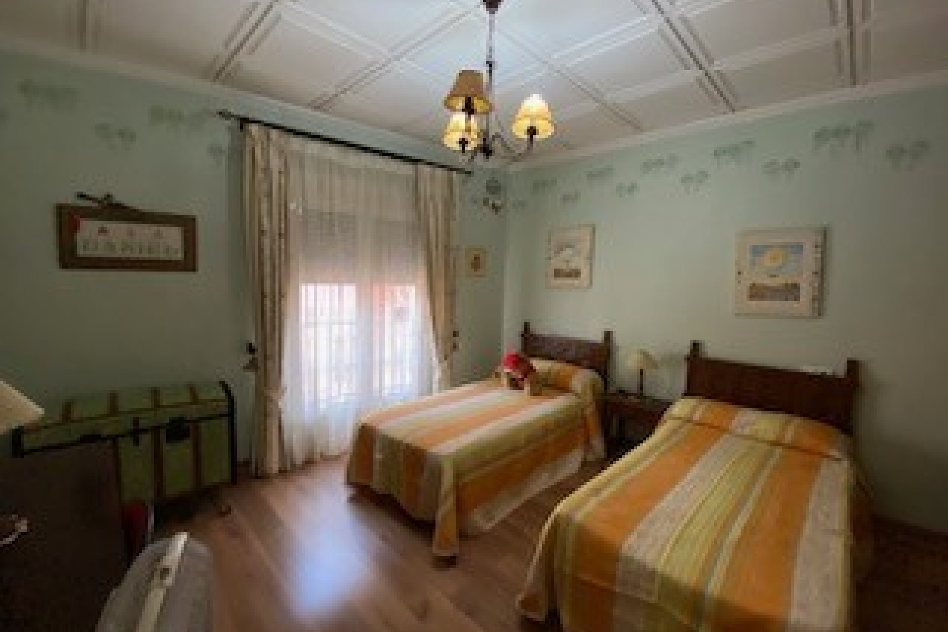 Herverkoop - Herenhuis -
Sax