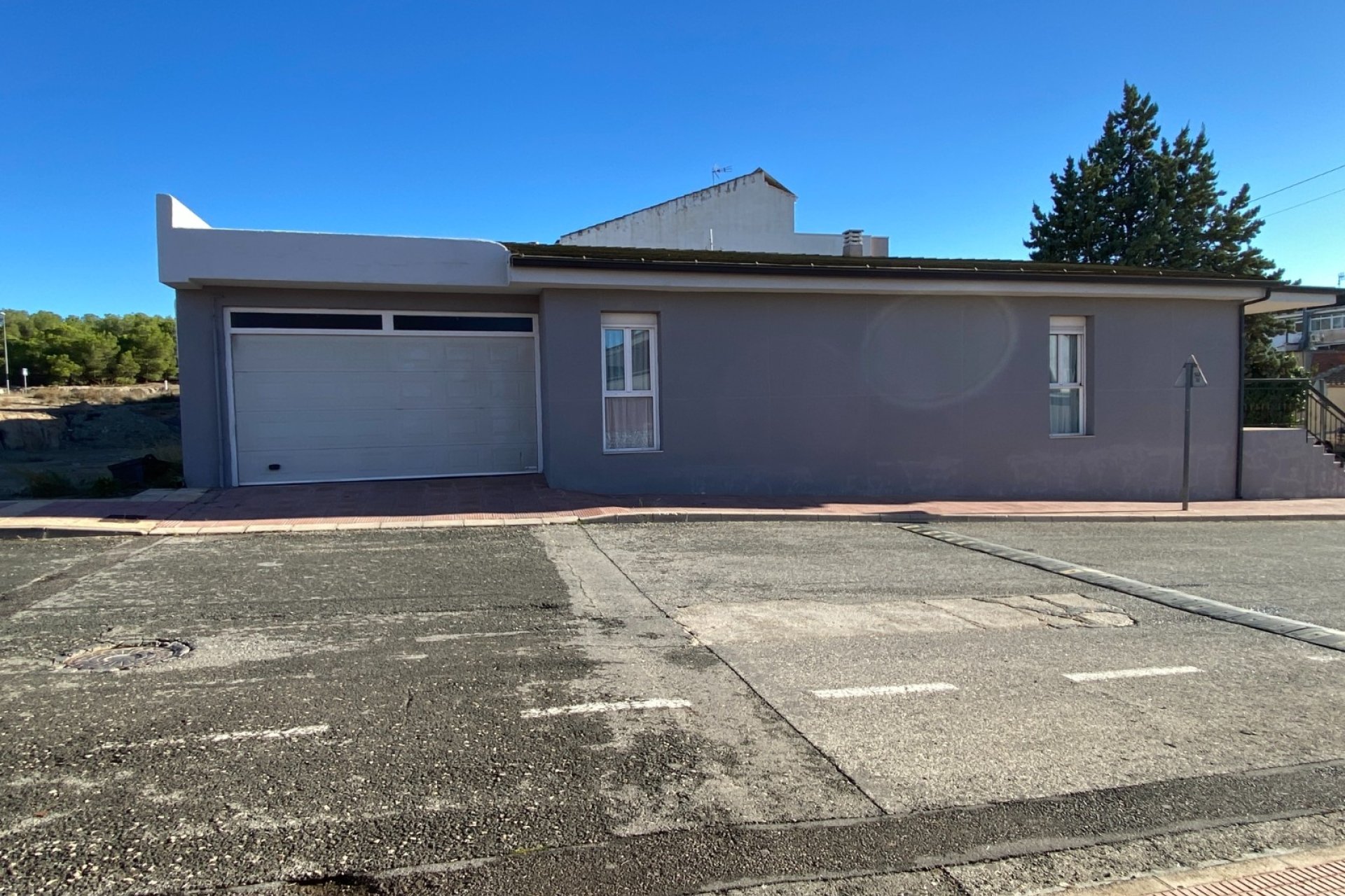 Herverkoop - Herenhuis -
Sax