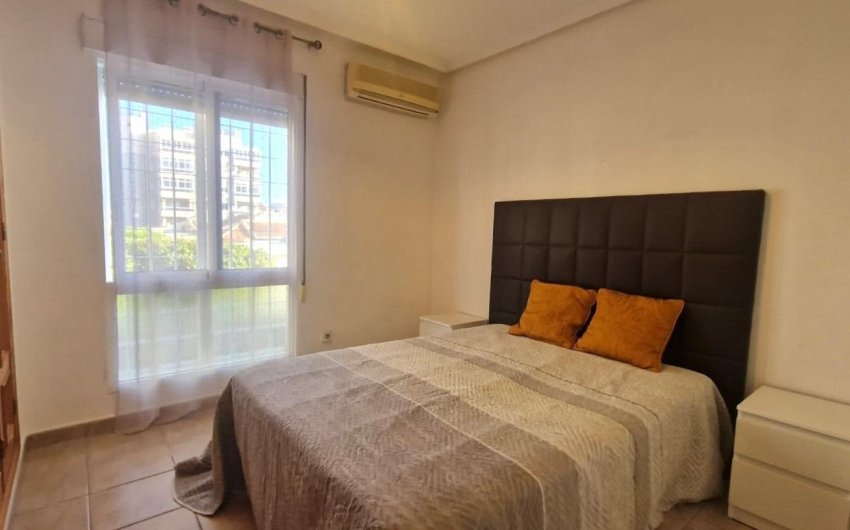 Herverkoop - Herenhuis -
Torrevieja - Aguas Nuevas