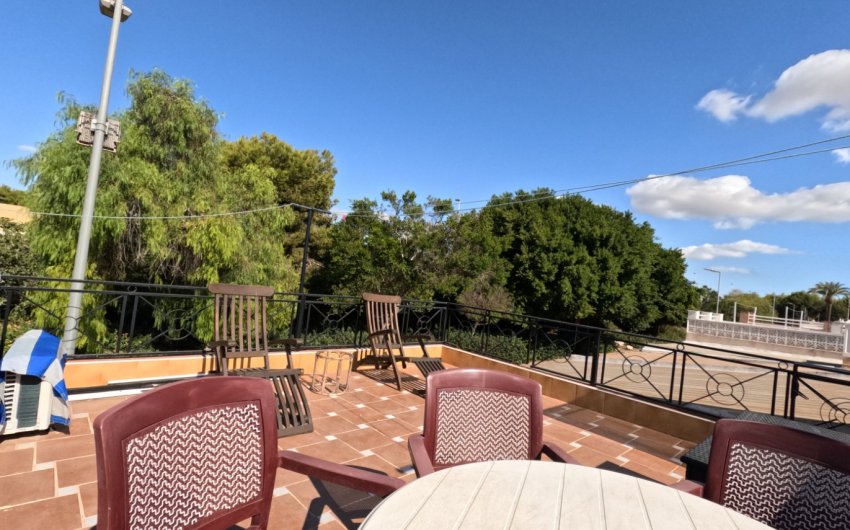 Herverkoop - Herenhuis -
Torrevieja - El Acequión - Los Náufragos